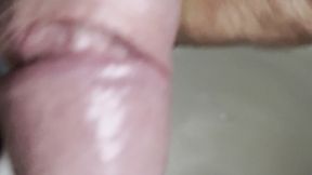 very close-up of my morning piss - incontro molto ravvicinato col mio cazzo che piscia