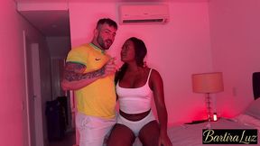 brasileira rabuda fodendo em seu apartamento com turista gringo - completo - collab maximo garcia