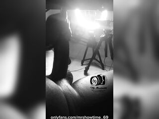 Big Dick Livecam Model shows off his Huge Black Knob