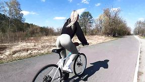 Blonde cyclist shows peach buddy to her partner and fucks in public park