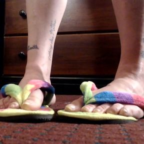 360' view mature soles feet flipflops