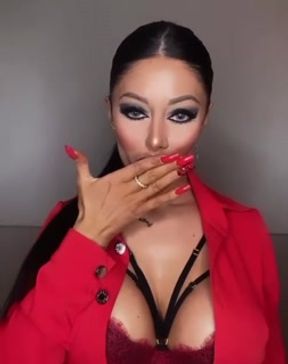 Hot babe Lara Frost in red