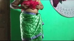 desi  indian horny tamil telugu kannada malayalam hindi vanitha showing big boobs and shaved pussy  press hard boobs press nip rubbing pussy masturbation using green candle