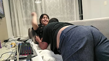 A NINFETINHA NOVINHA ADORA SODOMIZAR O VELHINHO