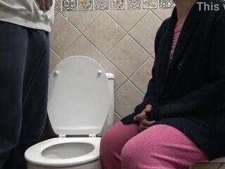 VICIOUS FAMILY: kinky amateur stepmom likes to see her stepson urinate from his hirsute shlong