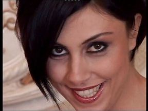 This is how a real woman uses her fingers for a good masturbation