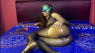 ⭐️ Getting it hot n ready 4 u momma bear cant wait to feel you tongue this tasty twat!!