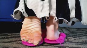 Goddess Dazzle Pink slippers shoeplay and soles scrunching and toe wiggling