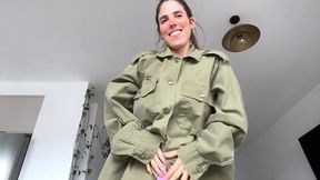 חיילת ישראלית מתפשטת שיר בעברית (צמוד) Israeli solider strip Hebrew song (ONLYFANS-Spicykween)