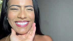 o namorado dela nao gosta de beijo grego, entao ela resolveu gravar um video porno e mostrar pra ele como e gostoso