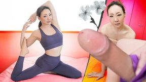 Yoga Pants and Sweaty Ass: Stepmom Catches Me Jerking Off to Her Used Panties and Sucks My Cock