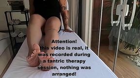 Paciente sendo tocada pelo terapeuta at&eacute_ gozar - Massagem t&acirc_ntrica - VIDEO REAL
