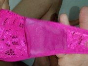 INFIEL  CHUPANDO BRAGAS MOJADAS ROSA, SUMISA, PRIMER PLANO