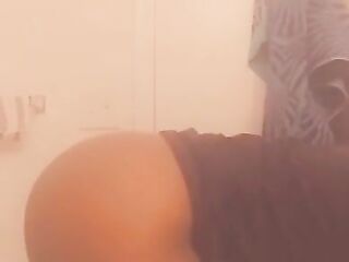 Ebony teen showin the goods