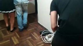 amigos llegan de una fiesta se aprovecha de la esposa de su mejor amigo para follarla mientras el siestas la esposa le pone los cuerno con su mejor amigo el amigo le termina adentro camara 1