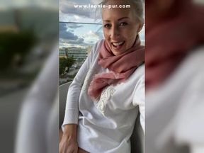 Auf Mallorca öffentlich auf dem Hotelbalkon zum Orgasmus gefingert