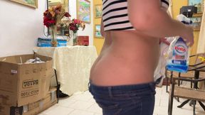 Jasmine Cleans the House with Her Buttcrack Exposed