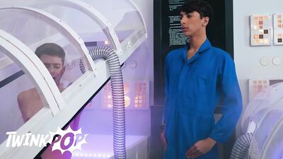 TWINKPOP - Joey Mills The Last Twink On Earth, Downloads A Sex Program On Foxy Alex To Stimulate His Hole