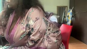 Mature BBW Masturbating and Moaning in Bed