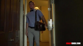 หนุ่มหล่อสักลายอย่าง Alex Killborn และ Logan Taylor ช่วยกันสำเร็จความใคร่ให้องคชาต ดูดอวัยวะเพศแบบไม่สวมถุงยางอนามัย และพ่นน้ำอสุจิใส่หน้า