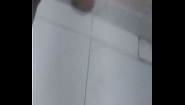 Sem dinheiro n&atilde_o arrumo uma mulher pra arrancar o leite acumulado