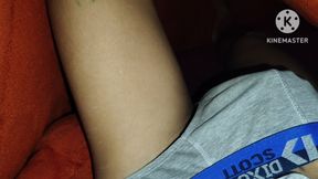 Main Akela hun room ka andar mein