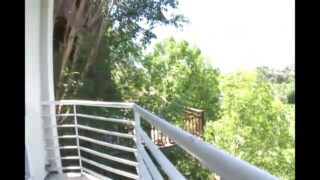 Mia Banggs enorme pupper spretter når hun blir rumpeknullet av en massiv BBC i en het trekant