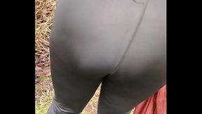 Caminhando com minha madrasta sem calcinha.