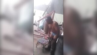 Mecânico Leva Dedada no Cu - Amador Latino