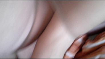 Pralle Stute läßt sich in Strumpfhose Ficken