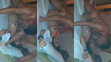 KARINA CASADA FUDENDO COM 2 MACHOS E CORNO FILMANDO