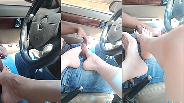 I masturbate my boyfriend with my feet in his car so as not to be bored