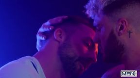 Men - Watch William do a sexy tease just for you, pushing up his t-shirt to show his cut chest