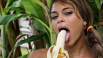MYGF - Destiny Cruz&#039_s Pussy Goes Bananas