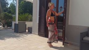 Selena's Outdoor Posing and Sex in Heels