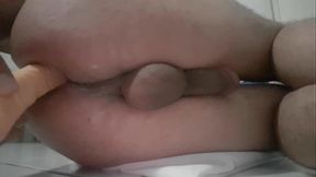 Dildo sacando cremita