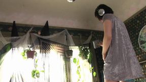 Hairy Brunette Pees BTS