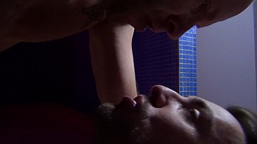 Mathieu Ferhati baise David Branhaal comme une pute dans les douches - Fighters - Scène 2 - Gaysight.com