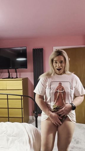 Casual Nikki Relaxes on the Bed, with Big Cum!