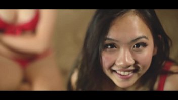 Asian teen having some fun with blonde Deutsche teen