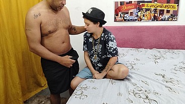 Tudo dentro do cuzinho da sapatão