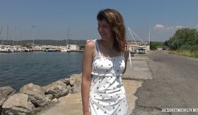Outdoors fuck for the young Melany