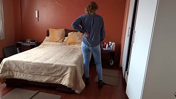 Great cumshot on stepmom&#039_s wonderful ass with her jeans on, two cameras recording it