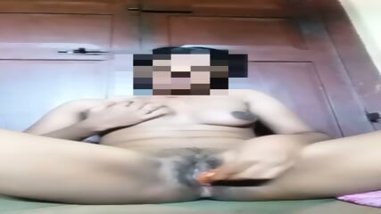 Tamil girl using carrot