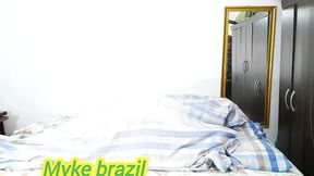 fudendo com minha amiga sapatao cristal ortega em baixo dos lencois para ninguem ver