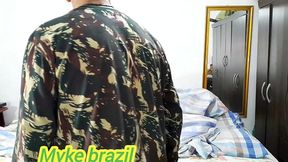 fudendo com minha amiga sapatao cristal ortega em baixo dos lencois para ninguem ver