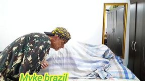 fudendo com minha amiga sapatao cristal ortega em baixo dos lencois para ninguem ver