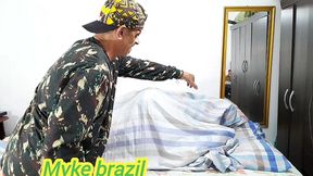 fudendo com minha amiga sapatao cristal ortega em baixo dos lencois para ninguem ver