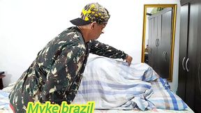 fudendo com minha amiga sapatao cristal ortega em baixo dos lencois para ninguem ver