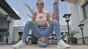 JEANS BOOTY BOUNCING ON A BASKETBALL – SMOKING WHILE I RIDE IT